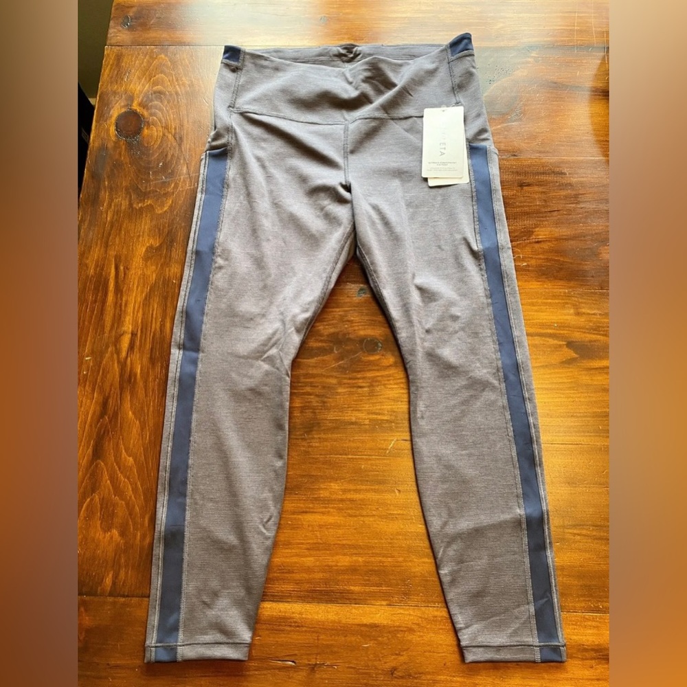 Athleta Ultimate Stash Pocket 7/8 Tight - Large